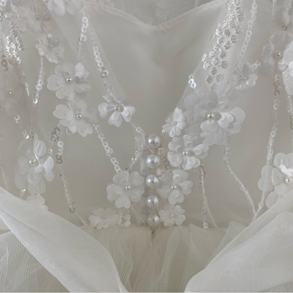 White Appliqué and Tulle Custom Flower Girl Dress with Bow Size 3T - Picture 7 of 8